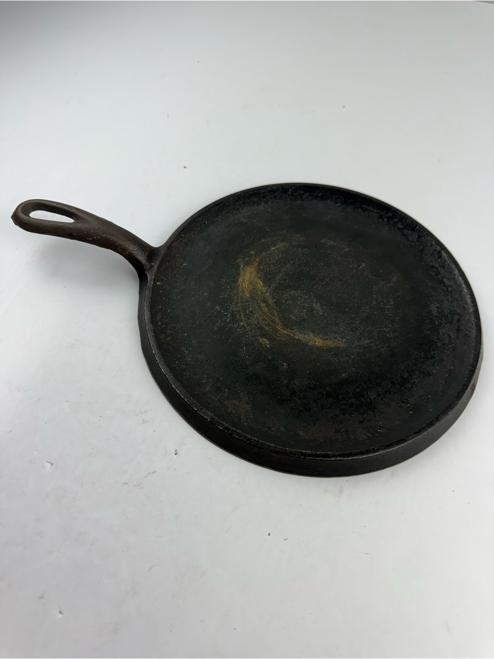 Vintage Cast Iron Old Style Flat Skillet Griddle NO. 8 9 1/8" round.